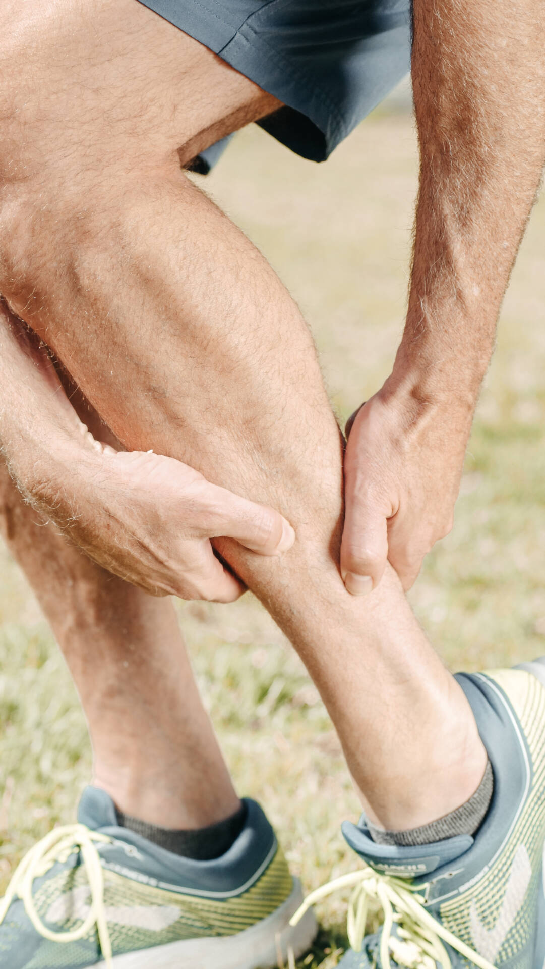 Lesione muscolare durante una corsa: cosa è,  cosa fare, tempi di recupero