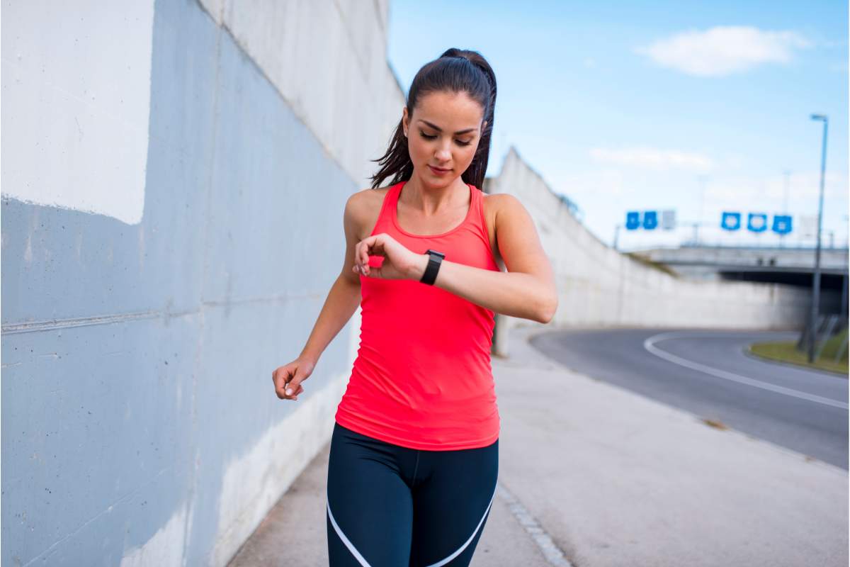 Correre in strada: tendini, legamenti e schiena a rischio. Come ammortizzare l’impatto sull’asfalto