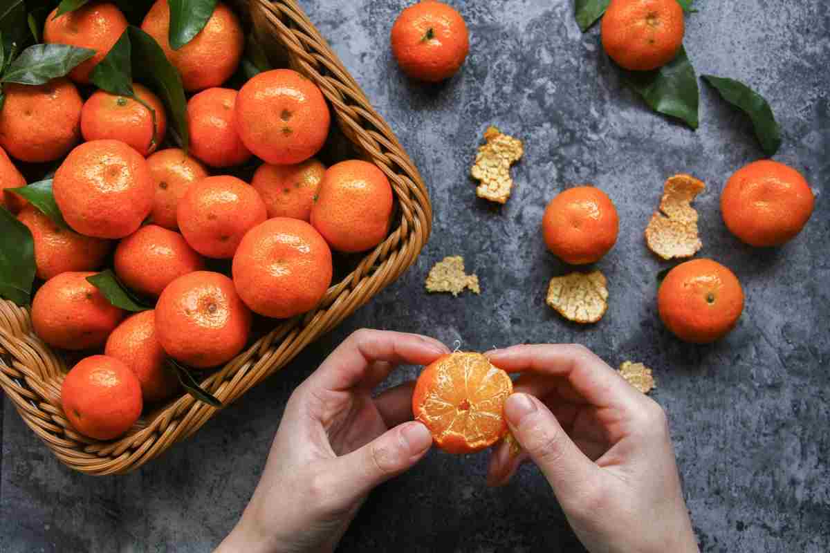 Frutta, mangiare la buccia fa male? Attenzione a queste, non tutte sono uguali