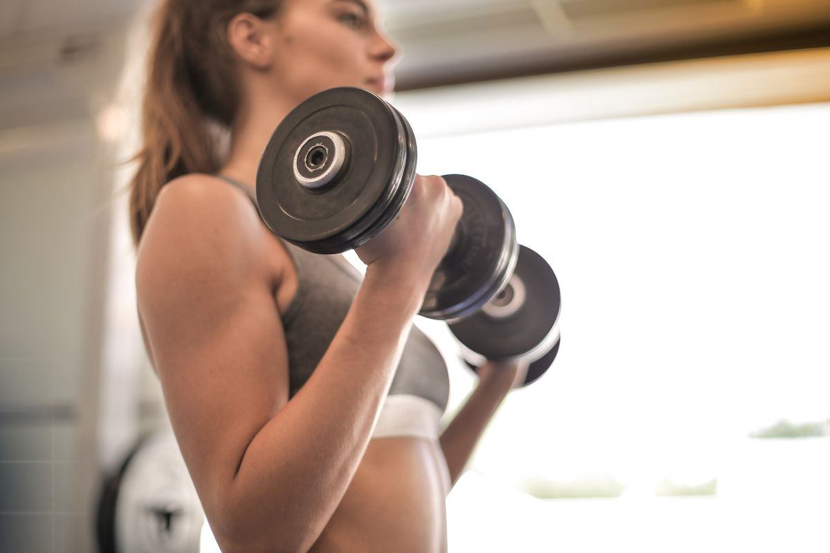 Allenamento in palestra, attenzione all’errore (comunissimo) che compromette il risultato: sembra incredibile