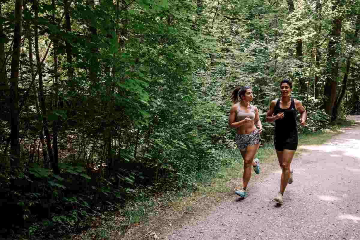 Donne e corsa, in pochi lo sanno ma questo allenamento modifica il corpo: cosa cambia dopo settimane d’allenamento