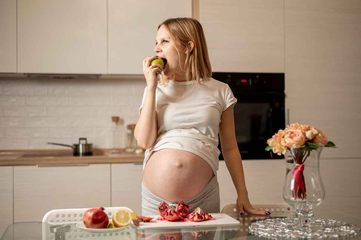 Cosa non si deve mangiare in gravidanza: i cibi da evitare assolutamente