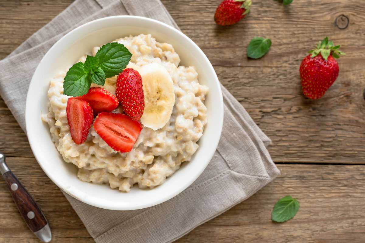 La colazione perfetta? Avena con latte o yogurt